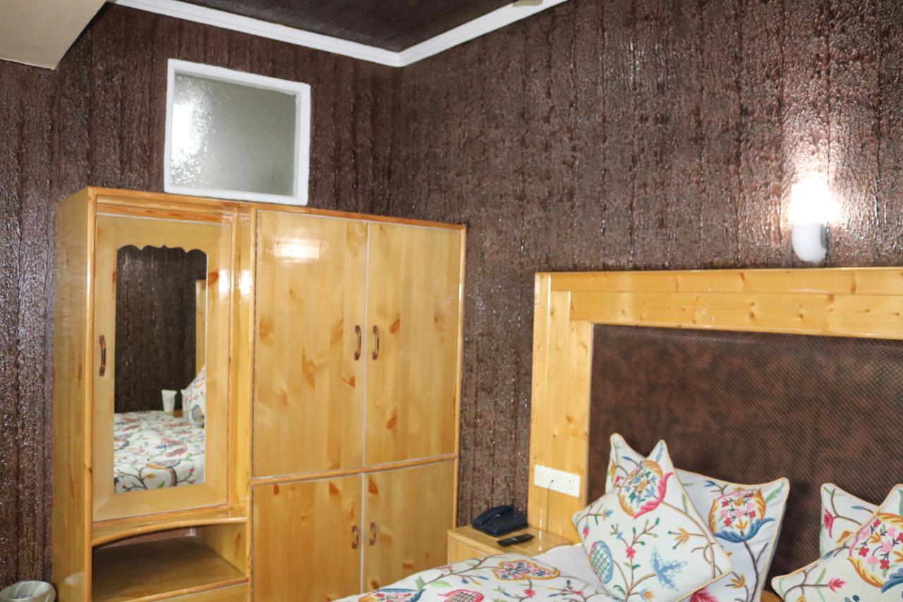 Holiday Hotel Srinagar (Jammu and Kashmir)