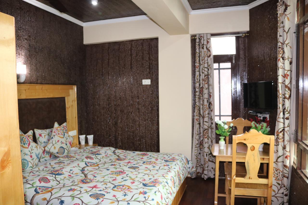 Hotel Holiday Srinagar (Jammu and Kashmir)
