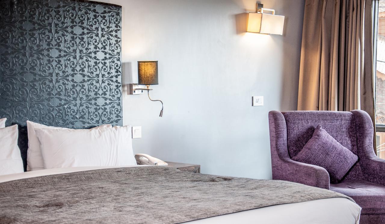 Hotel Ahdoos Srinagar (Jammu and Kashmir)