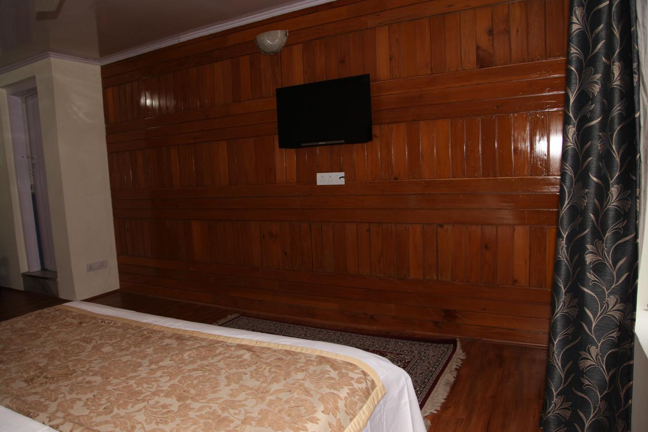 H.B Zamrud Botel 3*