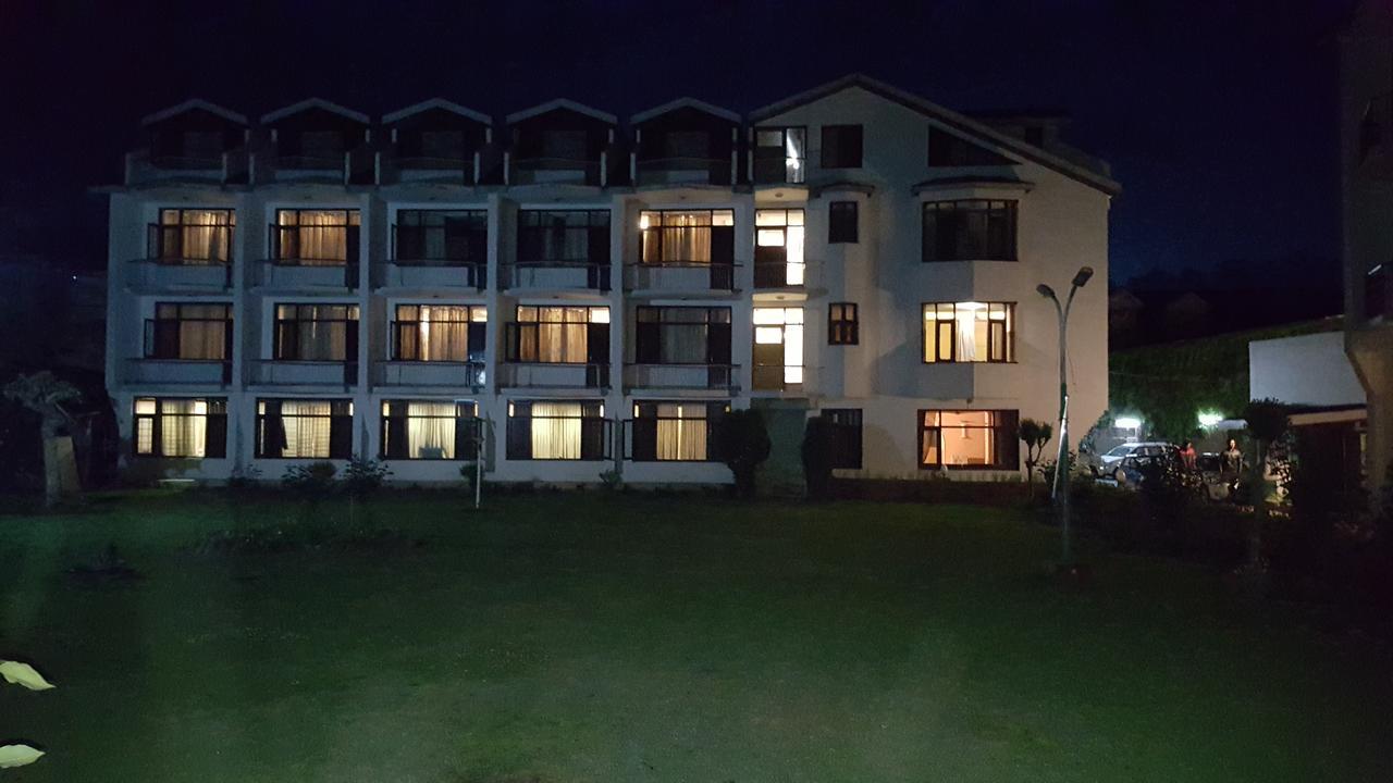 Hotel Paradise At Dal 3*