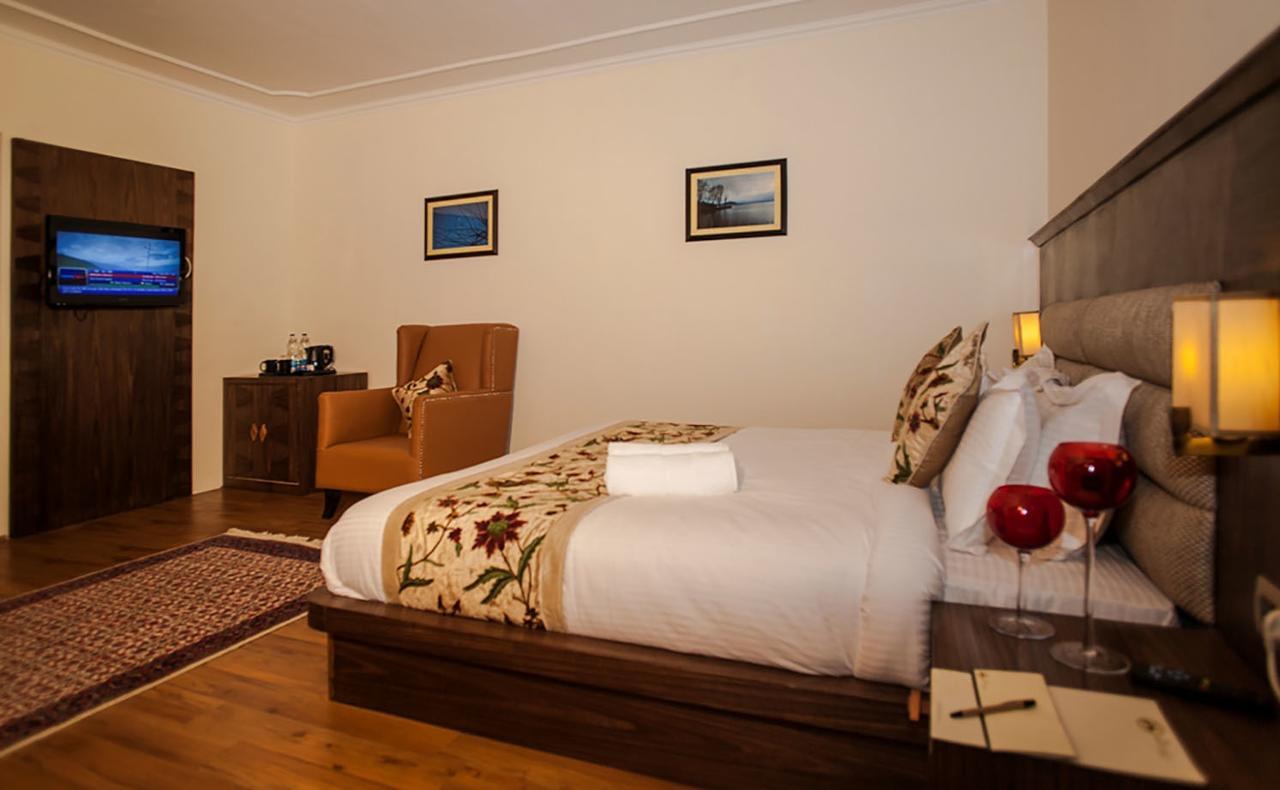 Hotel Lemon Tree Srinagar (Jammu and Kashmir)