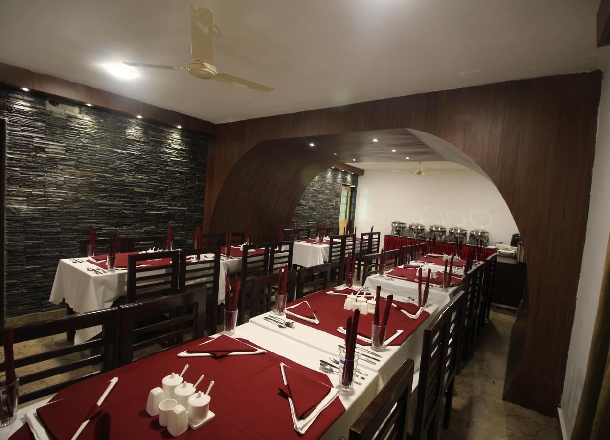Hotel Green Leaf Srinagar (Jammu and Kashmir)