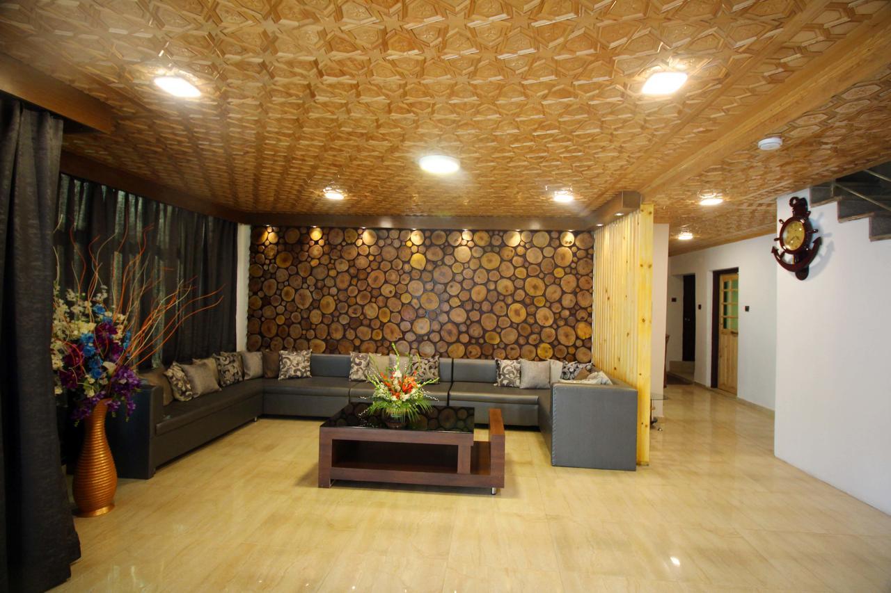 Hotel Green Leaf Srinagar (Jammu and Kashmir)