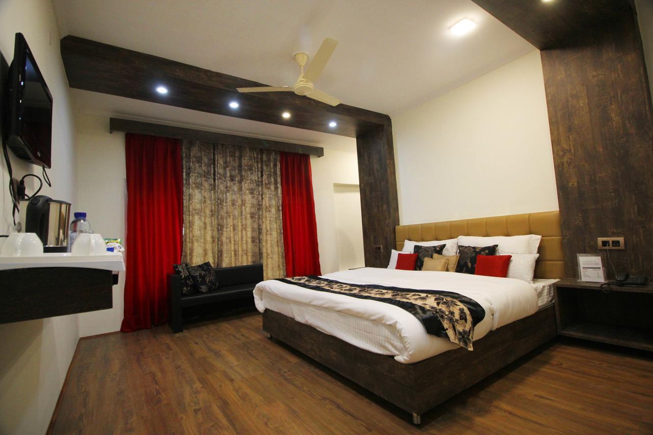 Hotel Green Leaf Srinagar (Jammu and Kashmir)