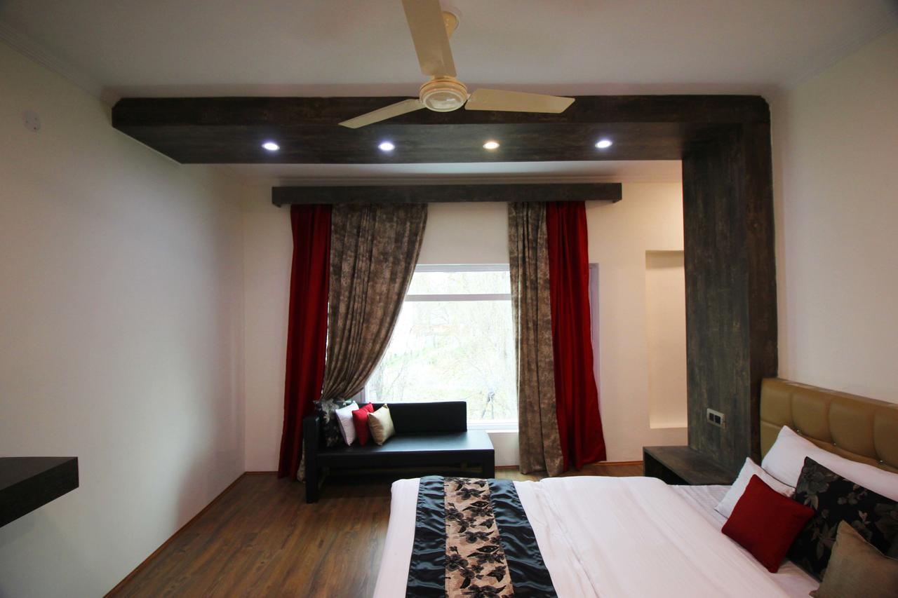 Hotel Green Leaf Srinagar (Jammu and Kashmir)