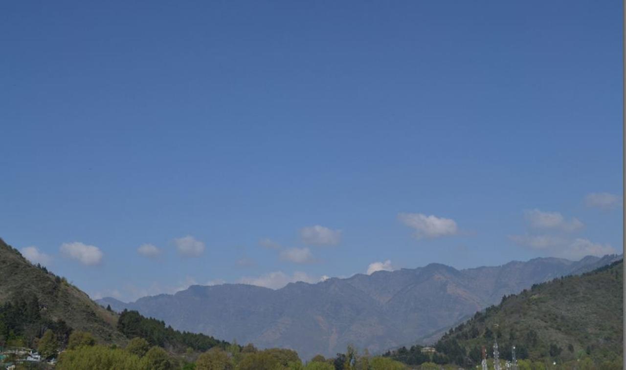 Hotel Green Leaf Srinagar (Jammu and Kashmir)