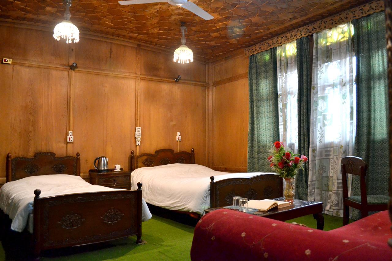 Nazneen Group Of Houseboats 4* Srinagar (Jammu and Kashmir)