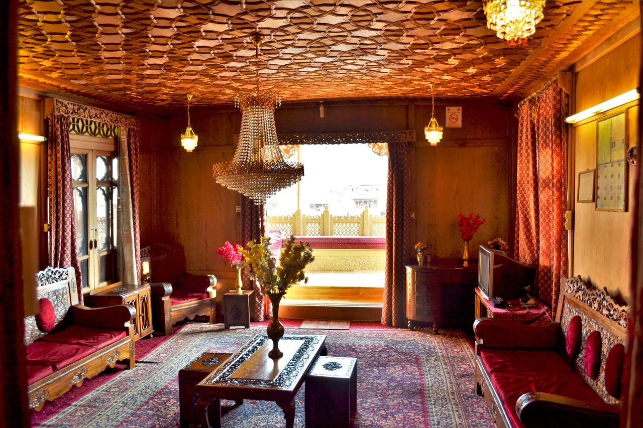 Nazneen Group Of Houseboats Bed & Breakfast 4*