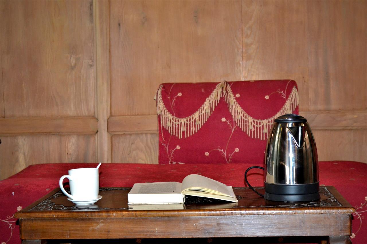 Bed & Breakfast Nazneen Group Of Houseboats 4*
