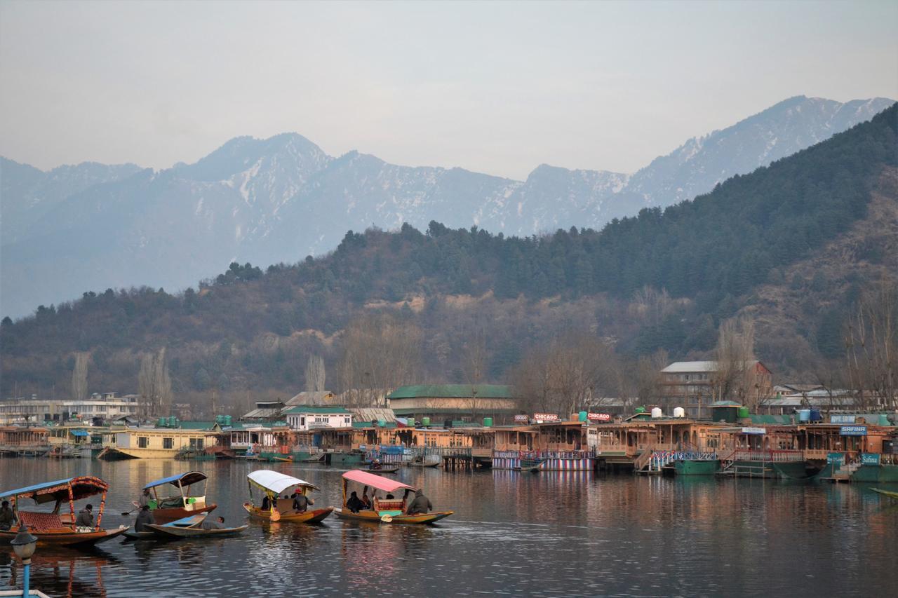 Nazneen Group Of Houseboats Bed & Breakfast