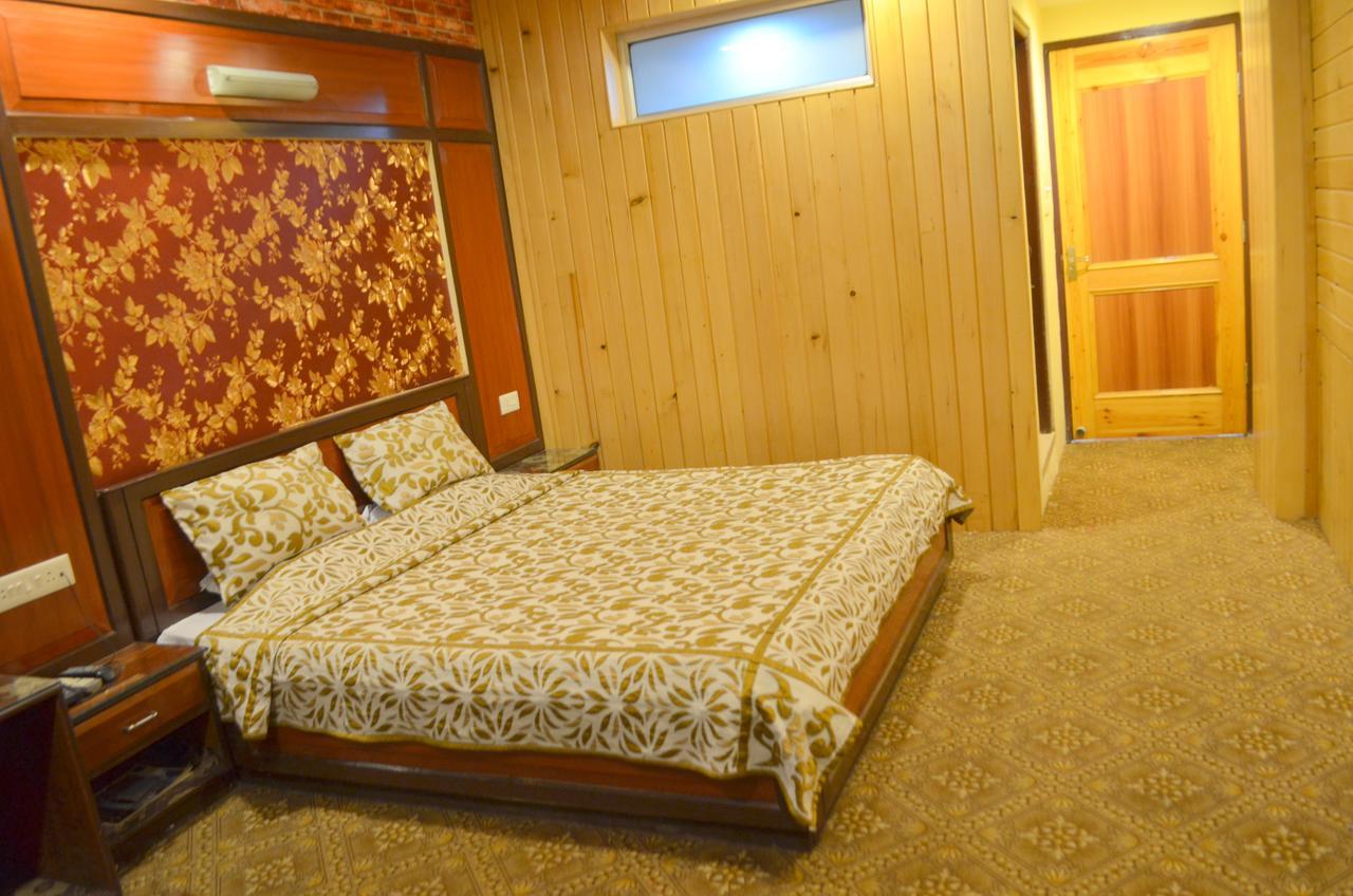 Regal Palace 3*