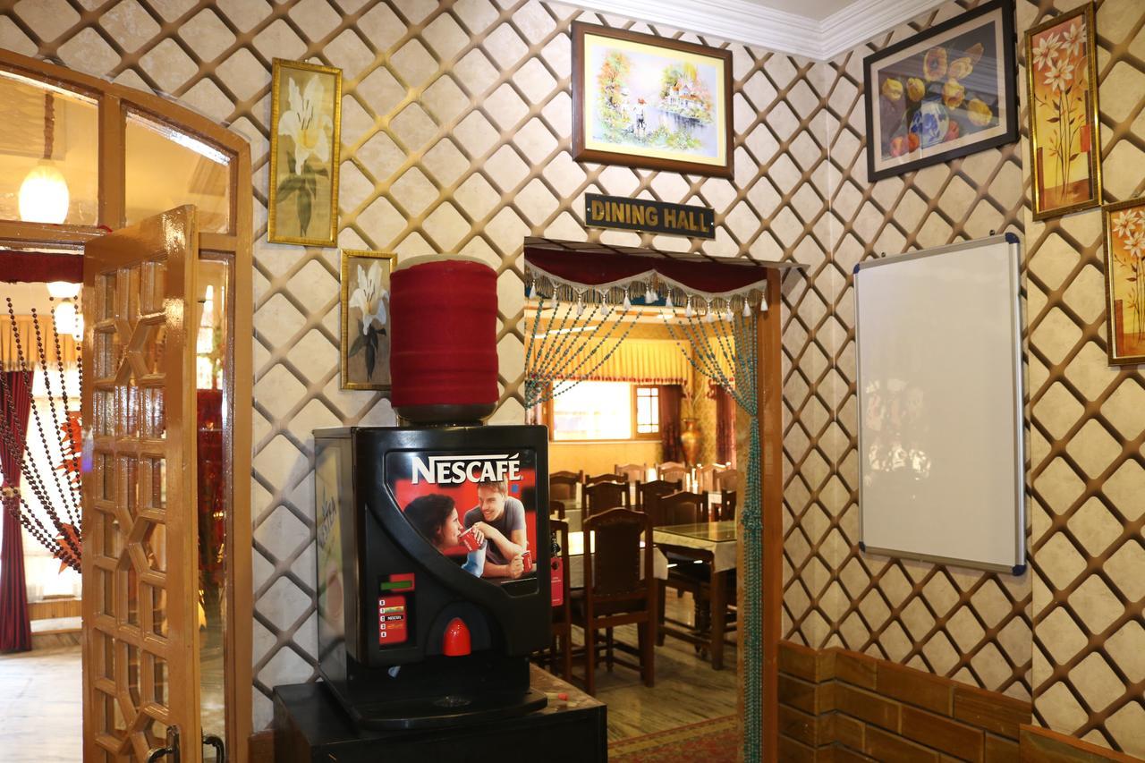 Hotel Akbar 2*