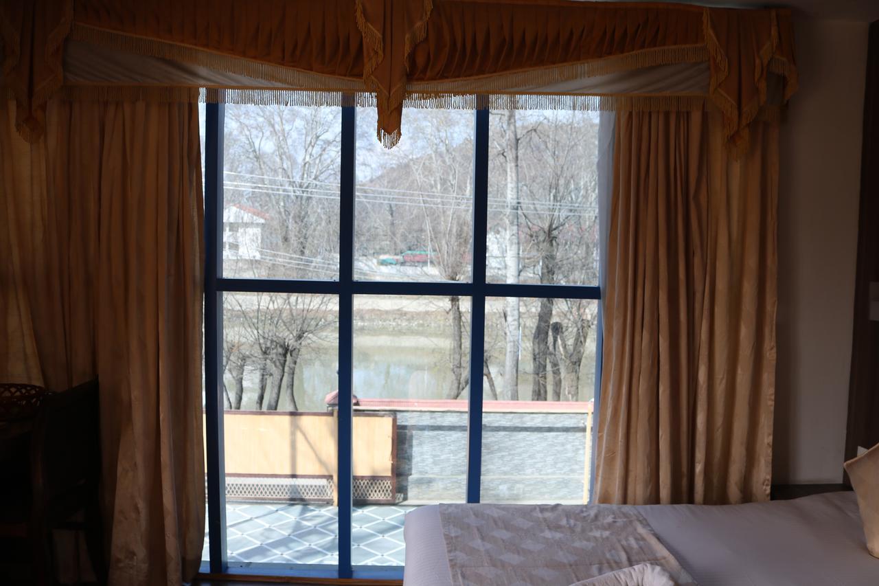 Hotel Mannat Srinagar (Jammu and Kashmir)