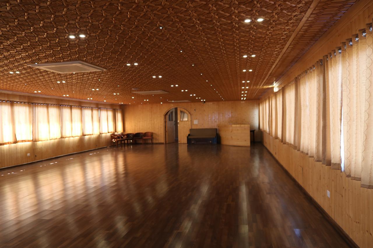 Hotel Mannat Srinagar (Jammu and Kashmir)