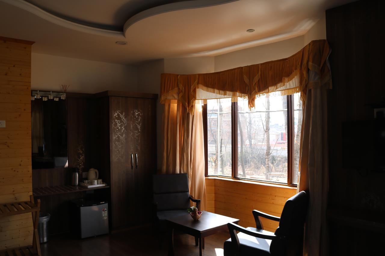 Mannat Srinagar (Jammu and Kashmir)