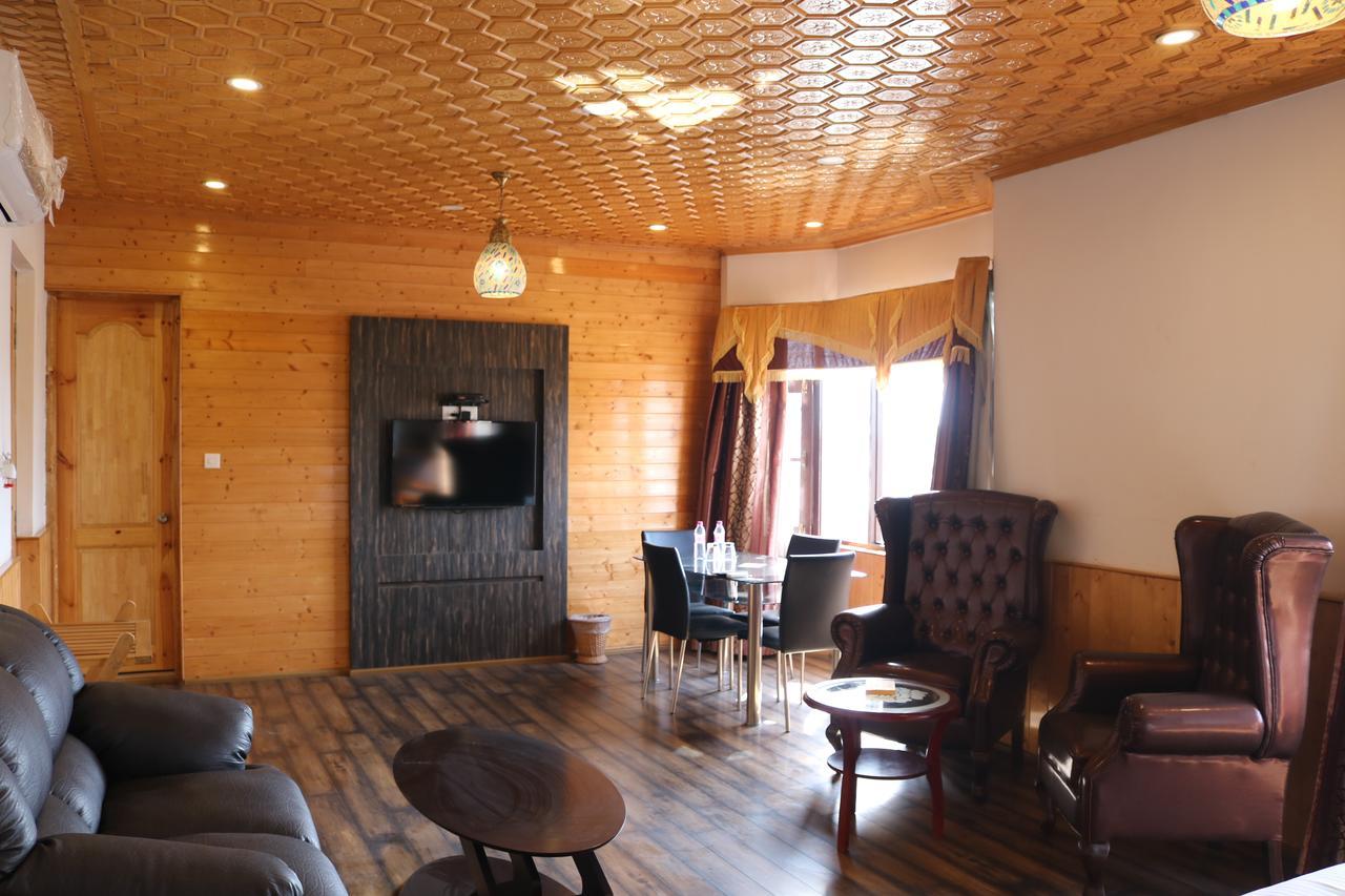 Hotel Mannat Srinagar (Jammu and Kashmir)