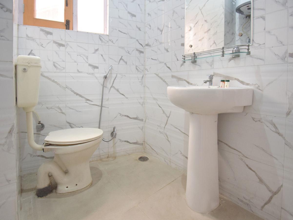 Hotel Oyo 12202 Samar 2*