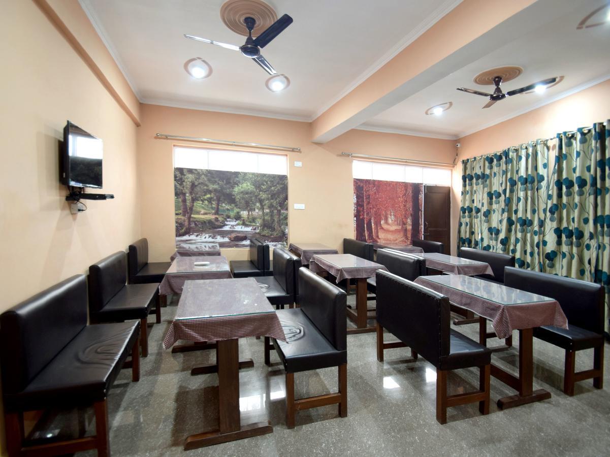 Oyo 12202 Samar Hotel Srinagar (Jammu and Kashmir)