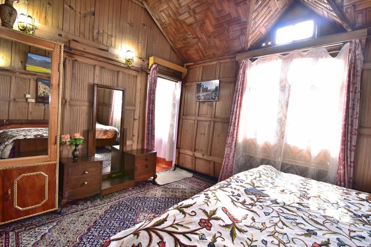 Golden Hopes Group Of Houseboats Botel 3*