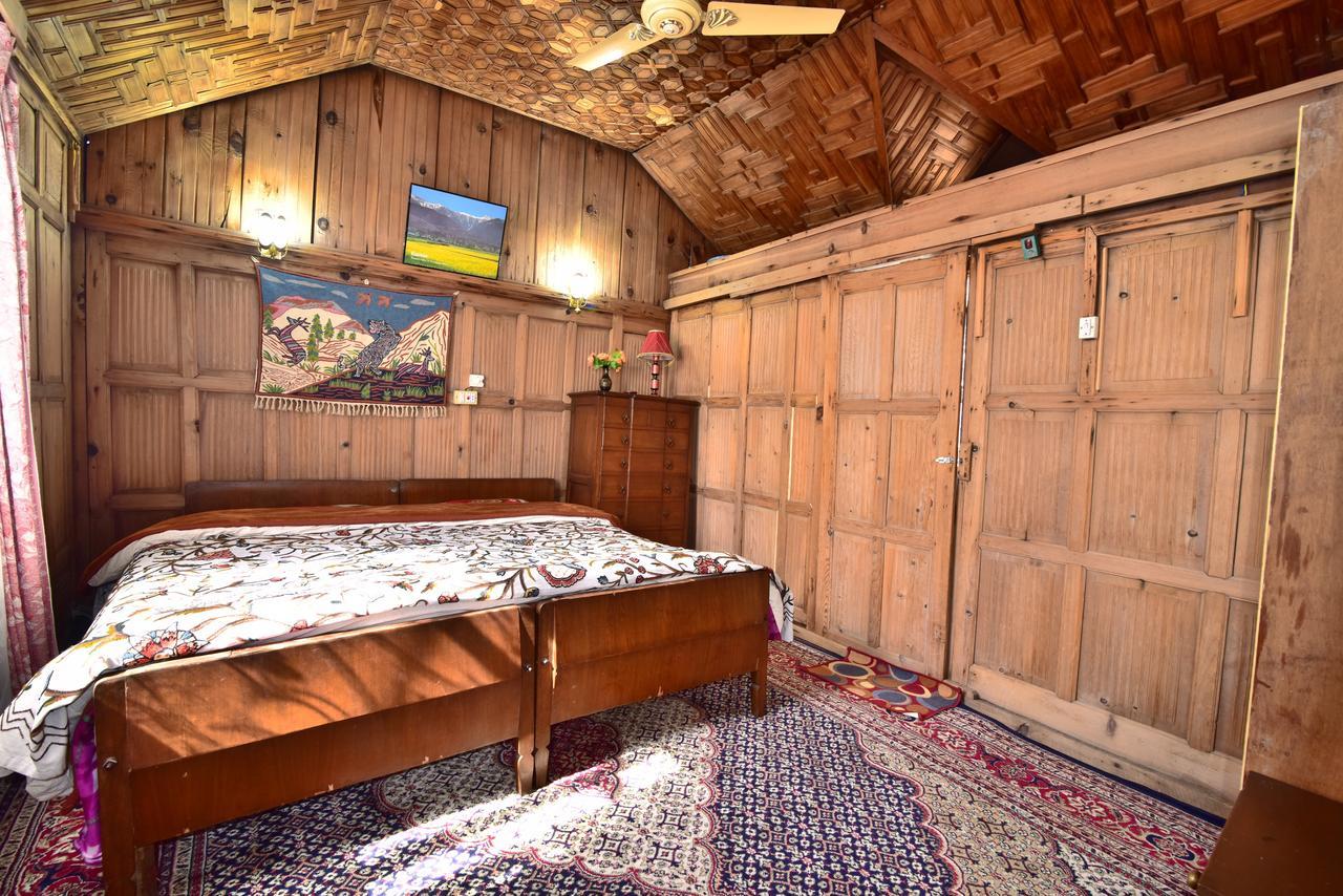 Golden Hopes Group Of Houseboats 3* Srinagar (Jammu and Kashmir)