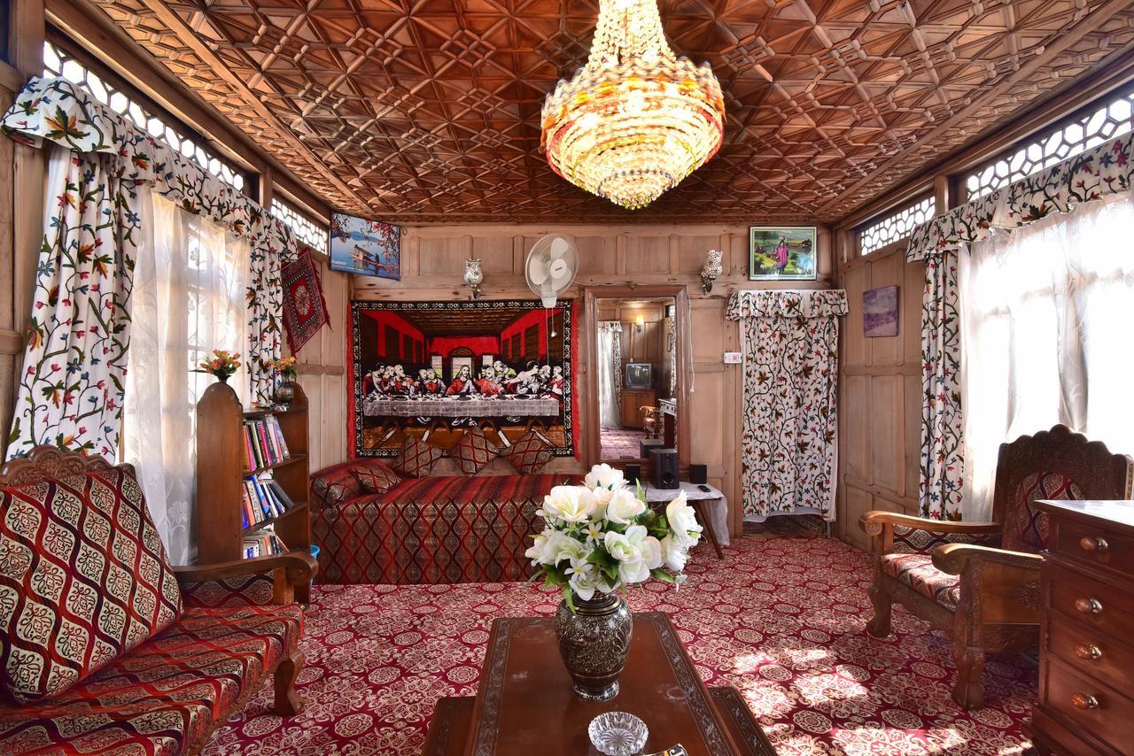 Botel Golden Hopes Group Of Houseboats 3*
