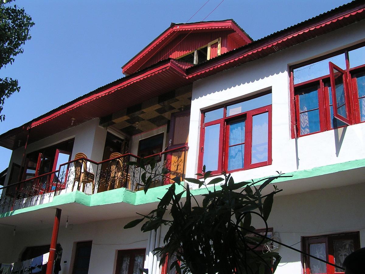 Howrah Hotel Srinagar (Jammu and Kashmir)