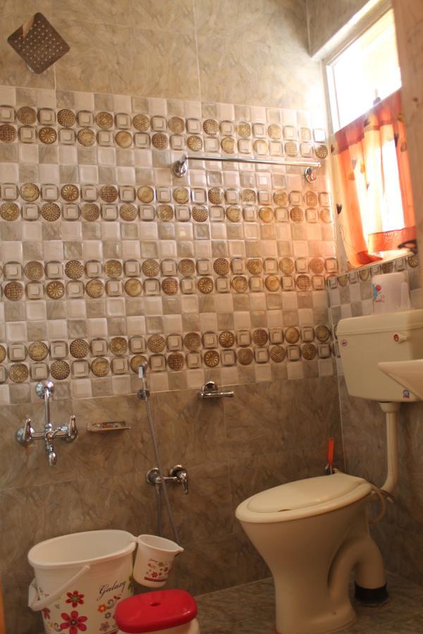 Howrah Hotel *