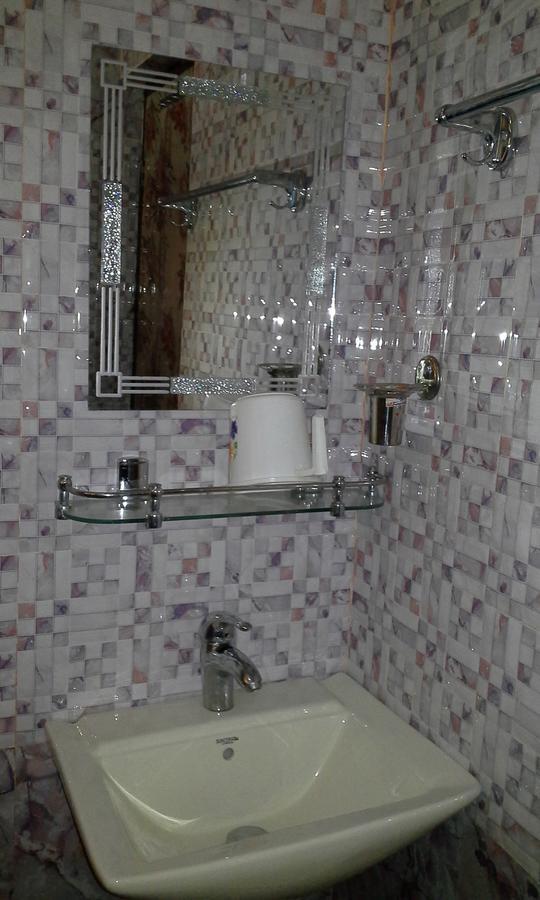 Howrah Hotel *