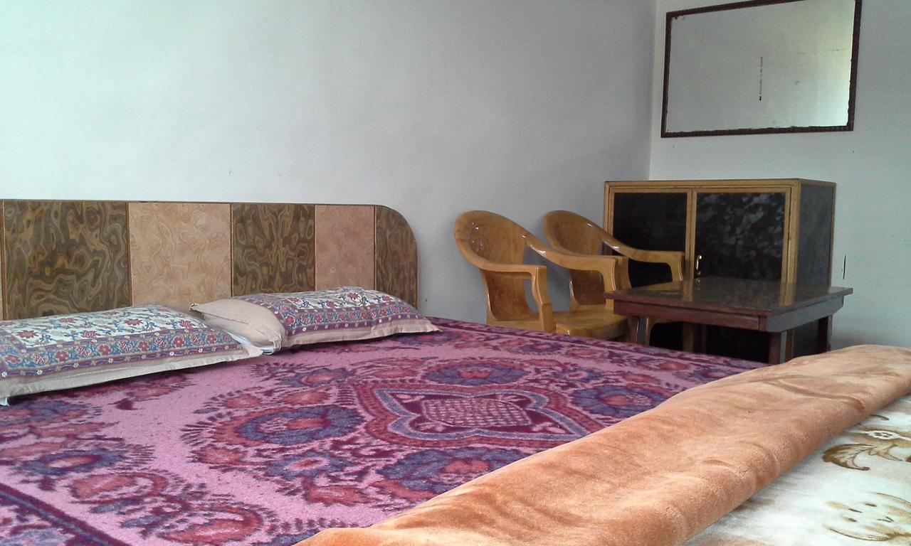 Howrah Hotel Srinagar (Jammu and Kashmir)