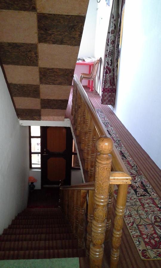 Howrah * Srinagar (Jammu and Kashmir)