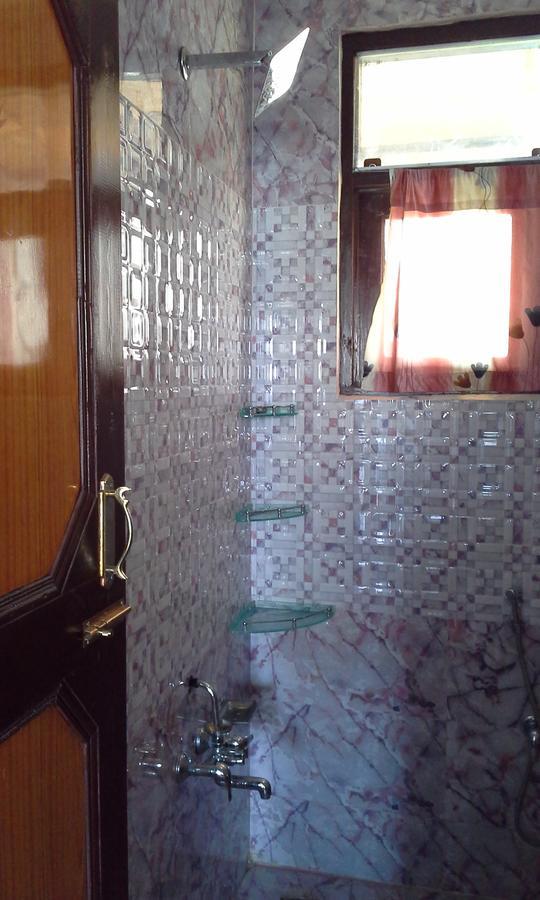 Howrah Hotel *
