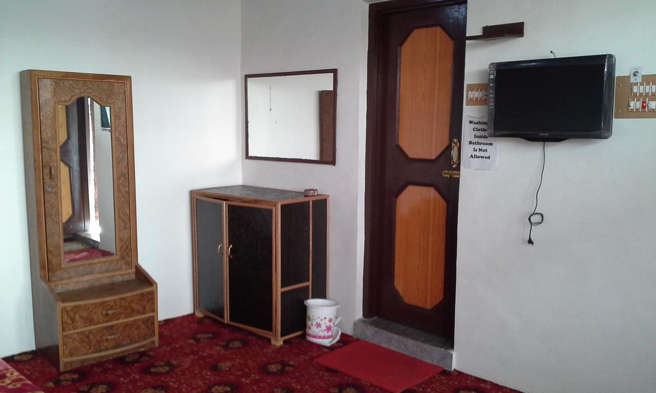 Howrah Hotel *