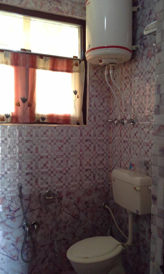Howrah Hotel *
