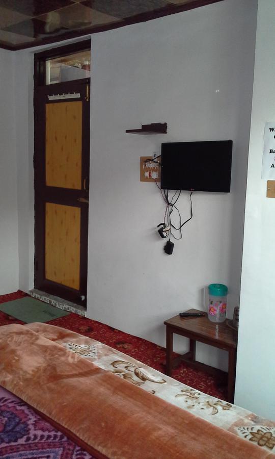 Howrah Srinagar (Jammu and Kashmir)