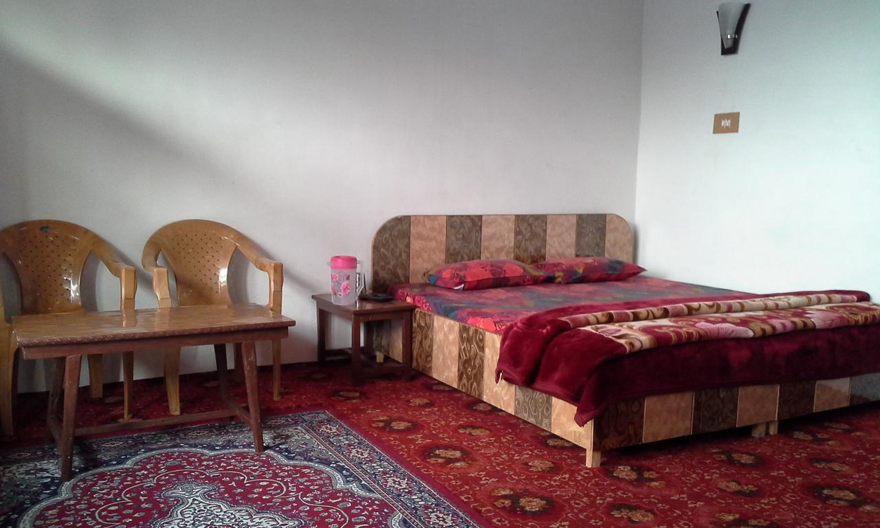 Howrah Hotel *