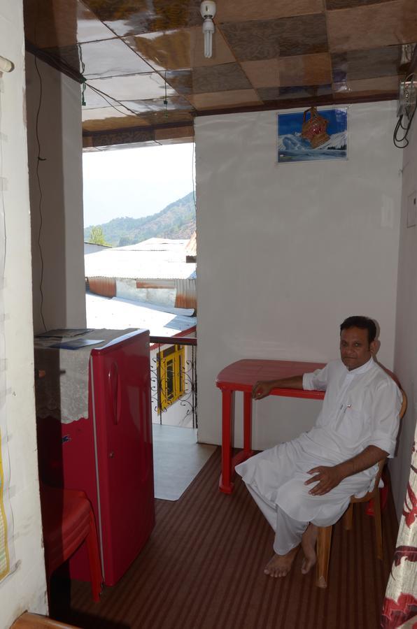 Howrah Hotel Srinagar (Jammu and Kashmir)