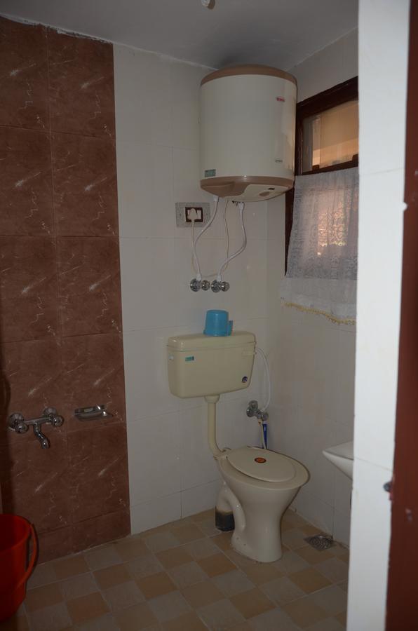 Howrah Hotel Srinagar (Jammu and Kashmir)