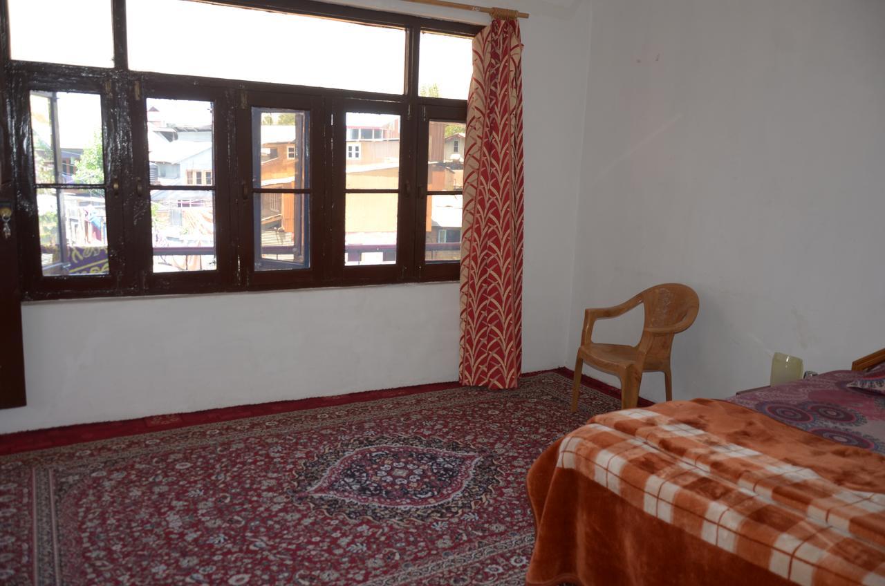 Howrah * Srinagar (Jammu and Kashmir)