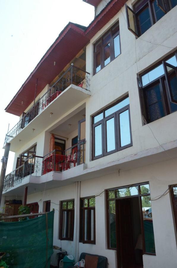 Howrah * Srinagar (Jammu and Kashmir)