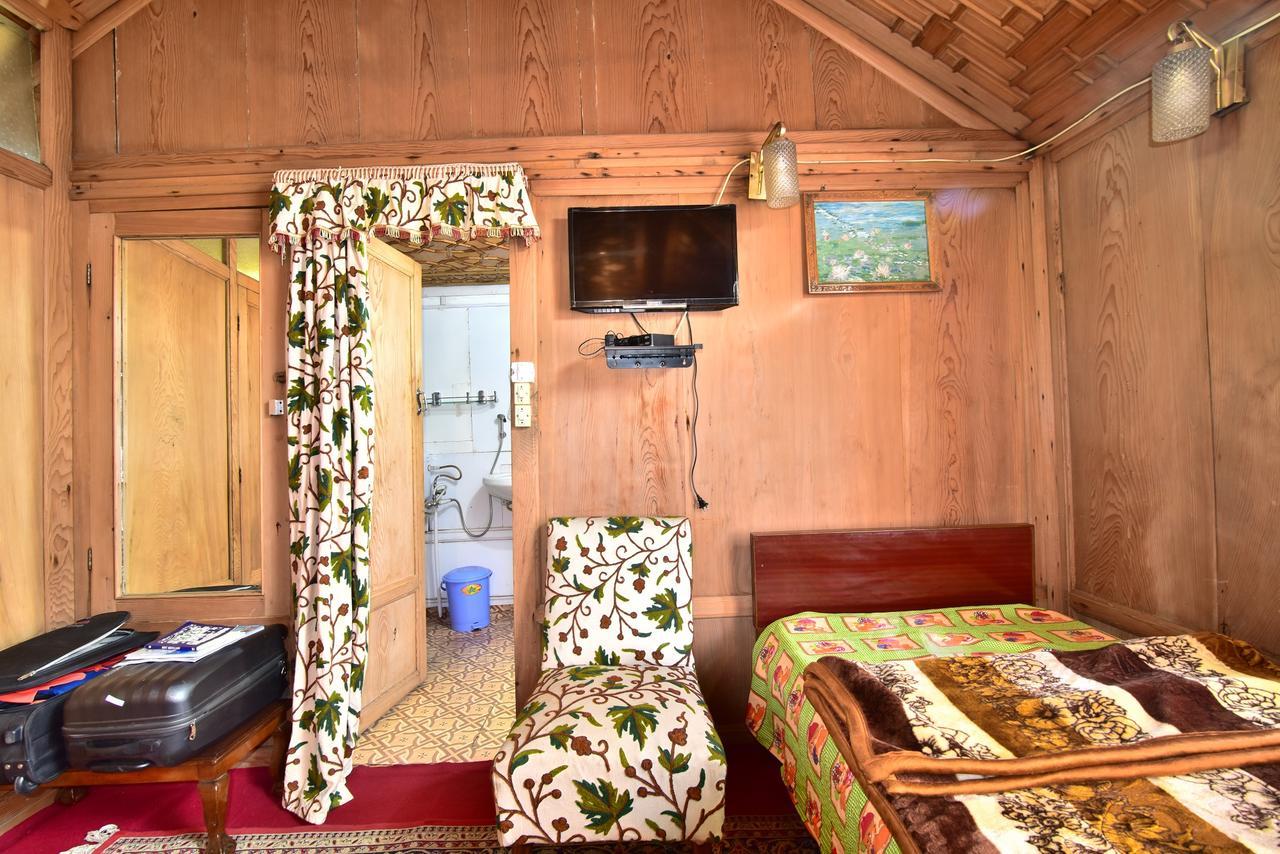 Golden Hopes Group Of Houseboats Botel Srinagar (Jammu and Kashmir)