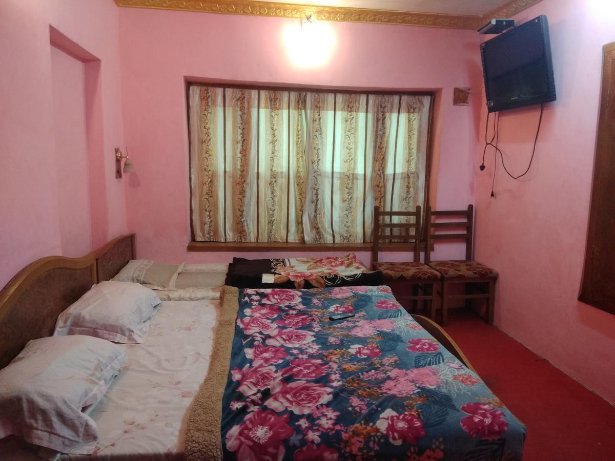 Jannat Guest house Srinagar (Jammu and Kashmir)