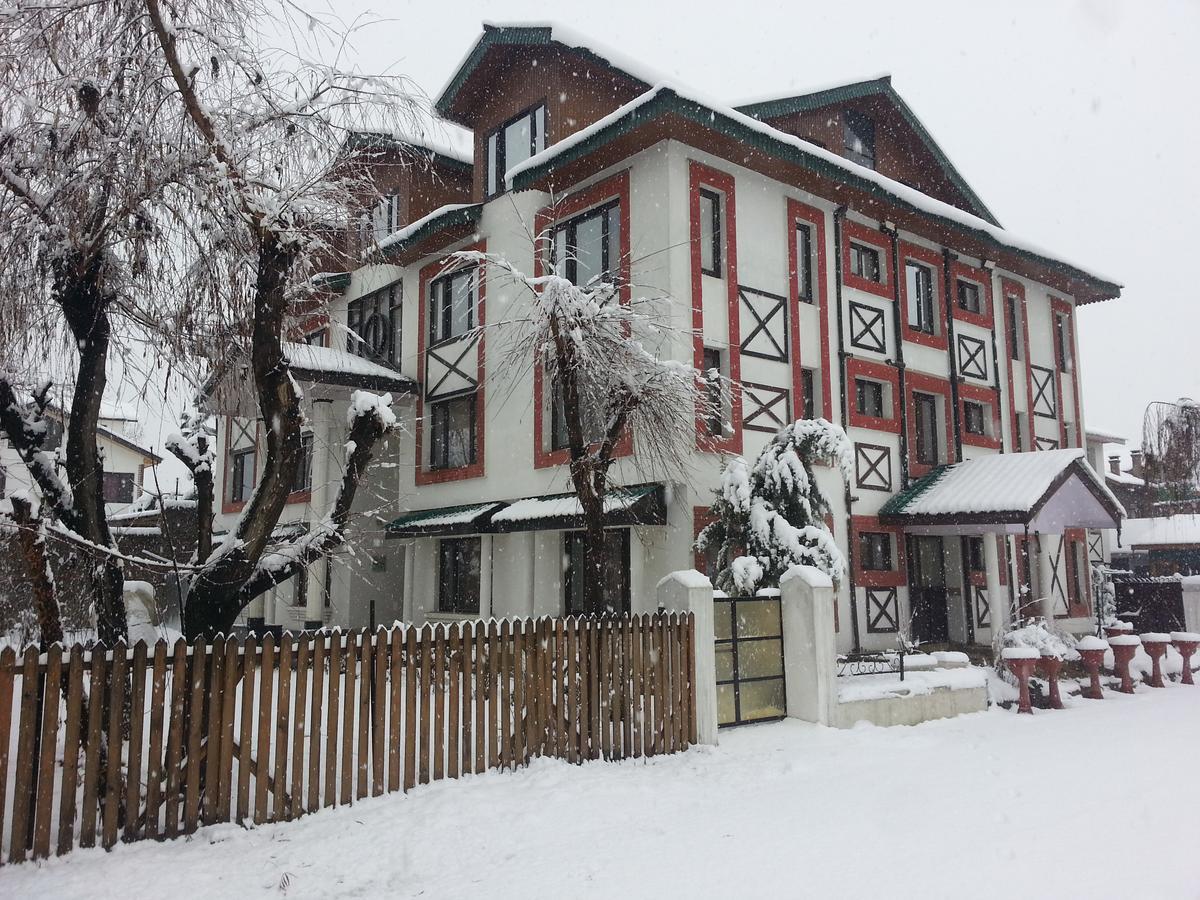 Royal Star Srinagar (Jammu and Kashmir)