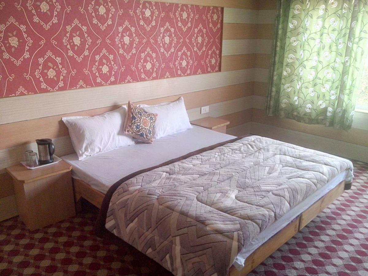 Hotel Royal Star Srinagar (Jammu and Kashmir)