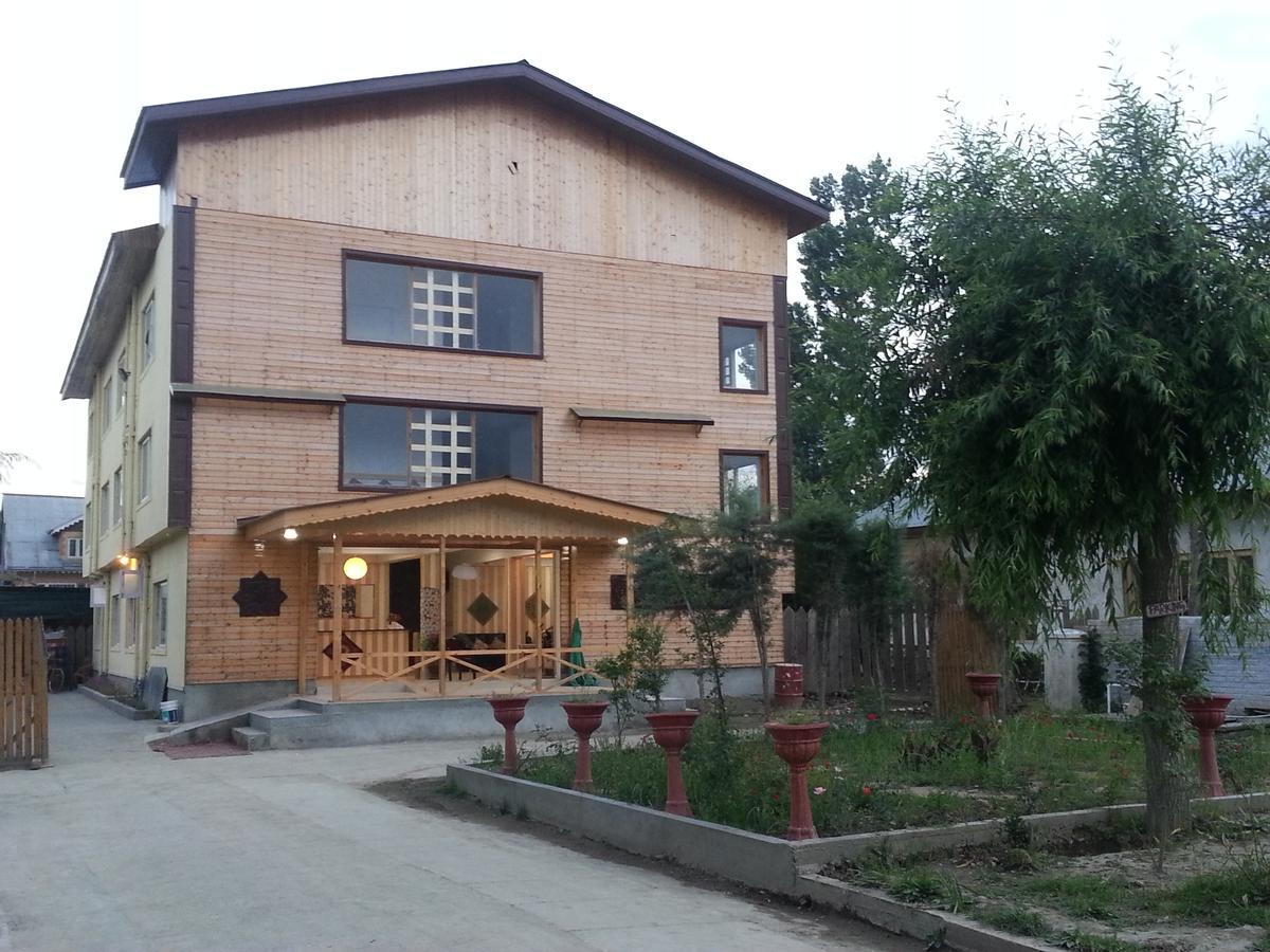 Royal Star Srinagar (Jammu and Kashmir)