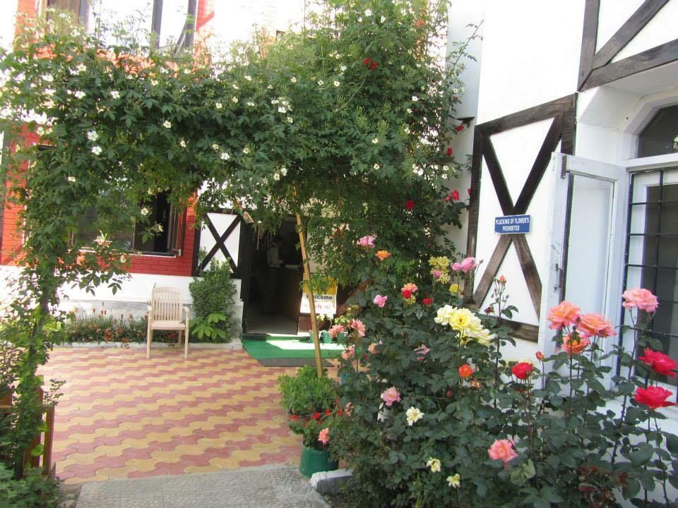 Hotel Royal Star Srinagar (Jammu and Kashmir)