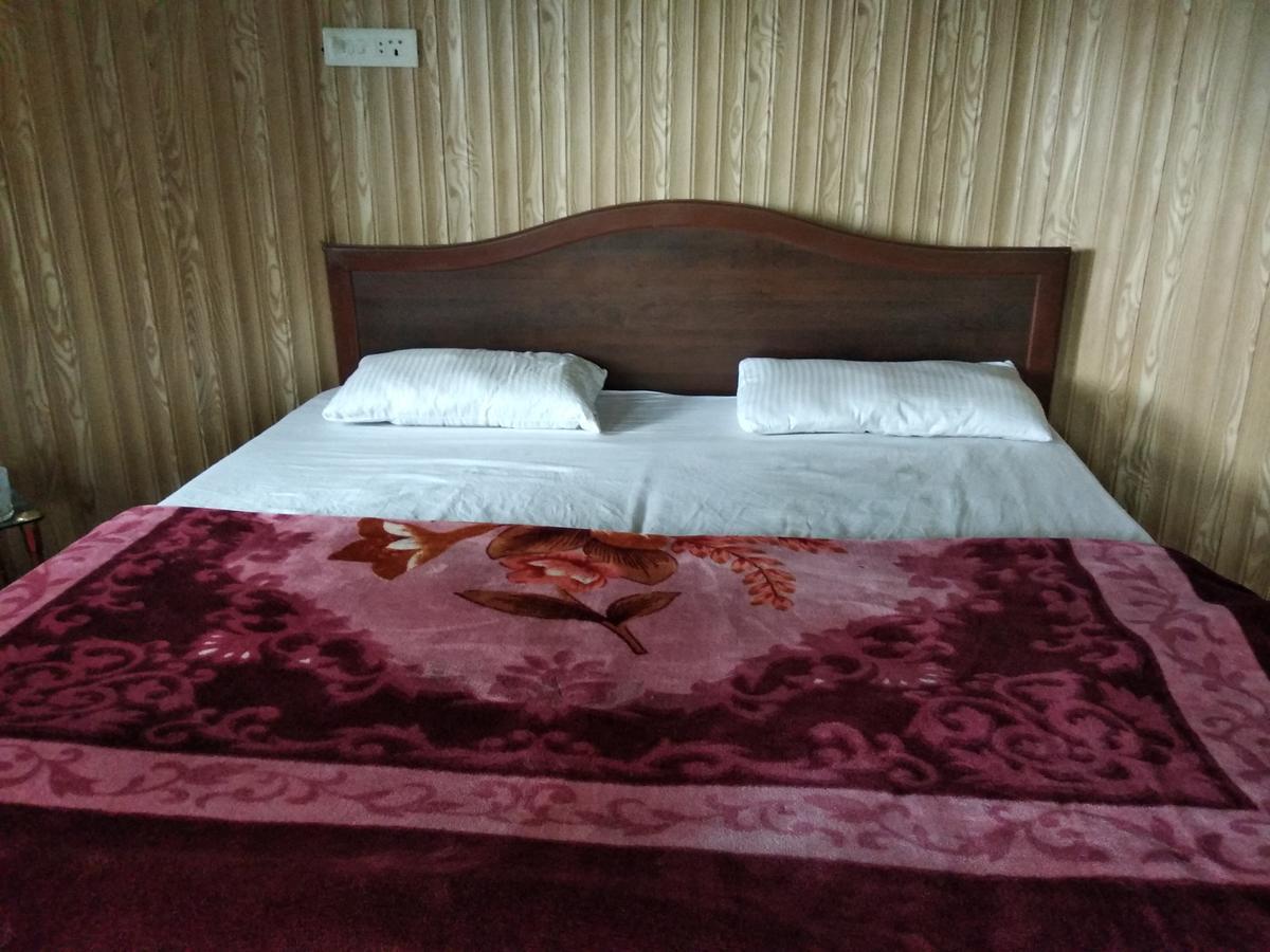 Nigeen Resort Srinagar (Jammu and Kashmir)