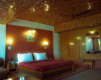 Hotel Ahdoos Srinagar (Jammu and Kashmir)