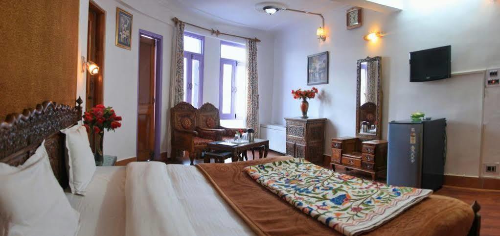 Centre Point Hotel 3*
