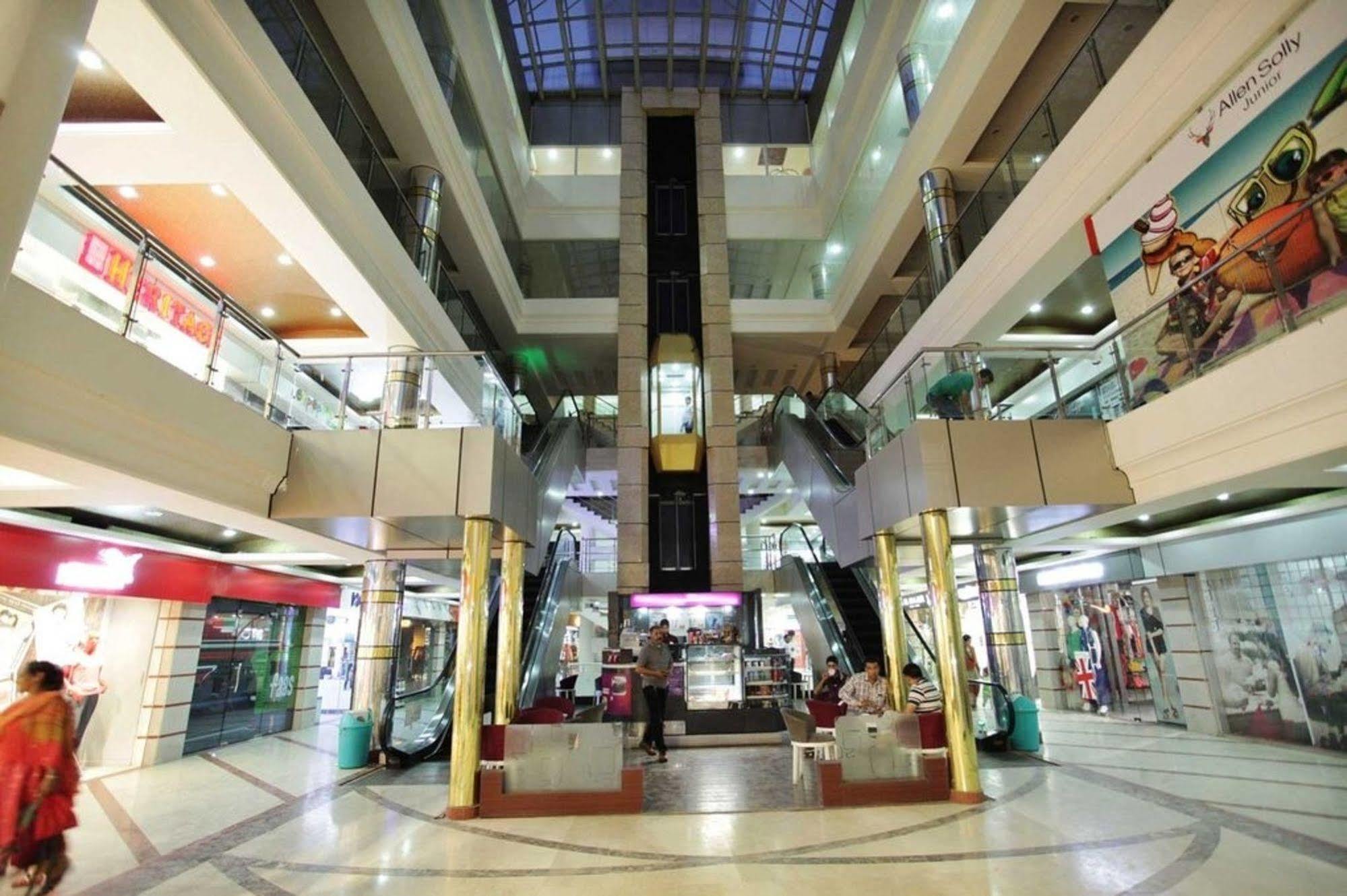 Hotel Grand Mumtaz Towers Srinagar (Jammu and Kashmir)